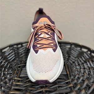 Kuru sneakers, size 8